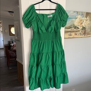 Rebdolls Emerald Green Puff-Sleeve Tiered Midi Dress